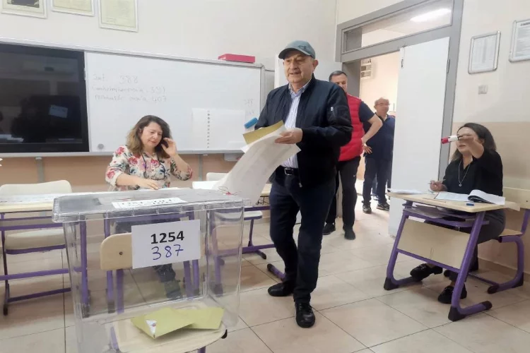 İzmir'de oy kullanma sayıları azaldı