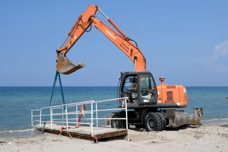 Kuşadası Belediyesi, plajlarda çalışmaları tamamladı