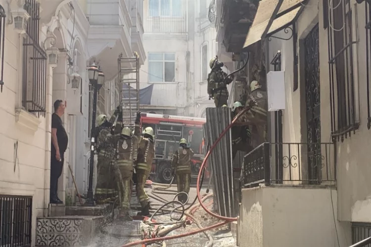 İstanbul'da metruk binada korkutan yangın
