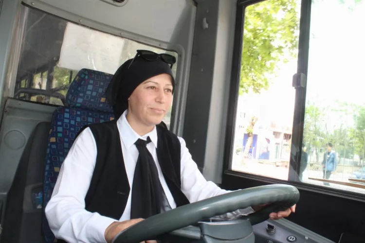 Afyonkarahisar’ın tek kadın otobüs şoförü yollarda