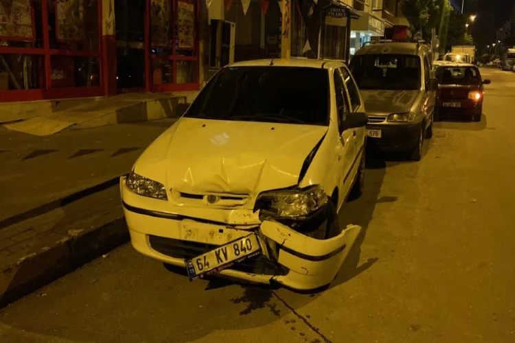 Uşak'ta kaza: İki otomobil çarpıştı