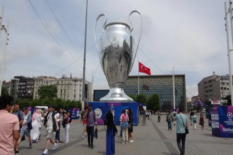 Taksim Meydanı’na dev UEFA Şampiyonlar Ligi kupası