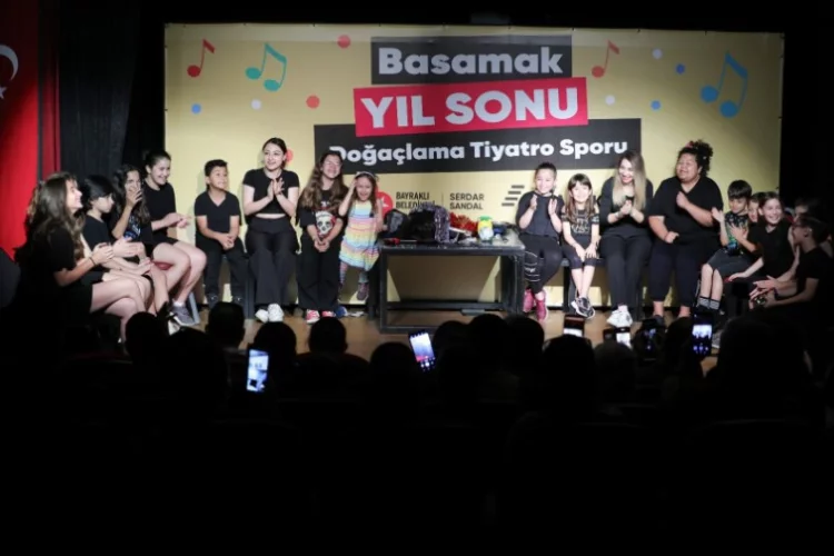 İzmir'de tiyatrocular ayakta alkışlandı 