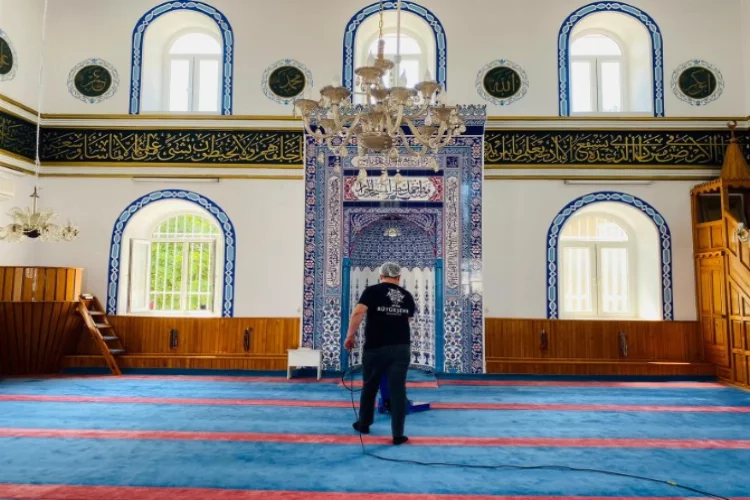 Aydın'da bayram öncesi camiler temizleniyor