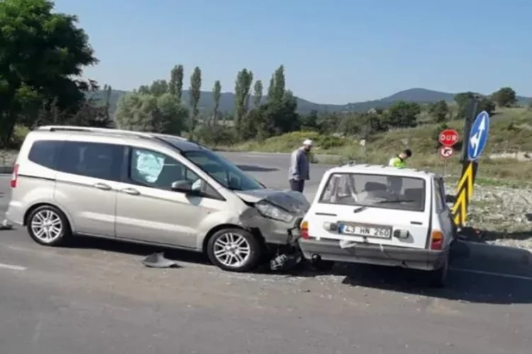Kütahya'da kaza: İki araç çarpıştı