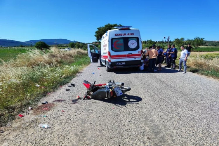 Manisa'da kaza! Motosiklet traktöre çarptı