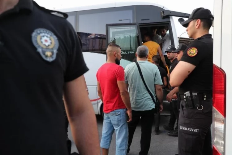 İzmir Basmane'de düzensiz göçmen operasyonu
