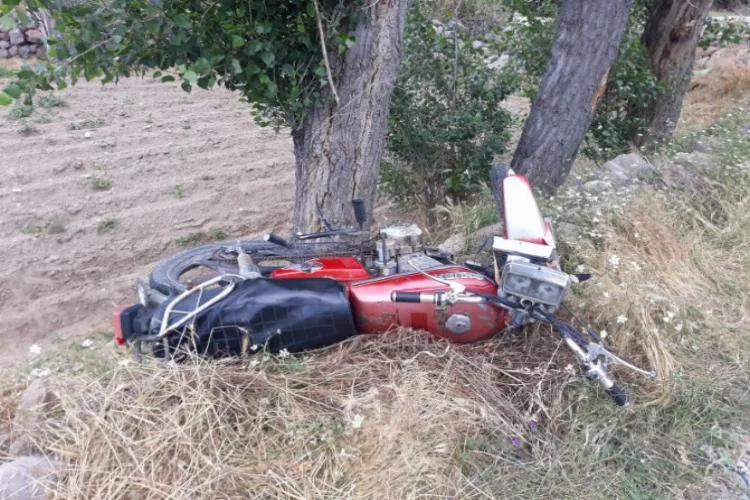 Afyonkarahisar'da motosikletin otomobille çarpıştı