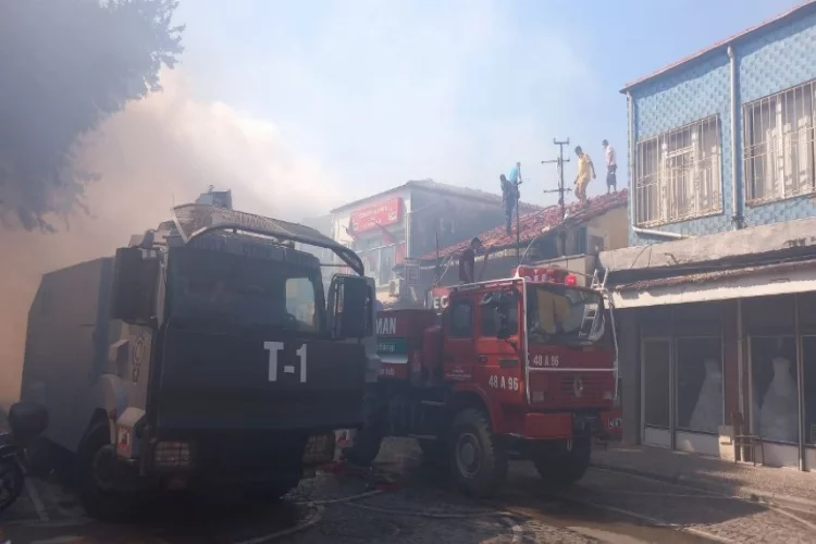 Muğla'da yangın: 13 işyeri zarar gördü