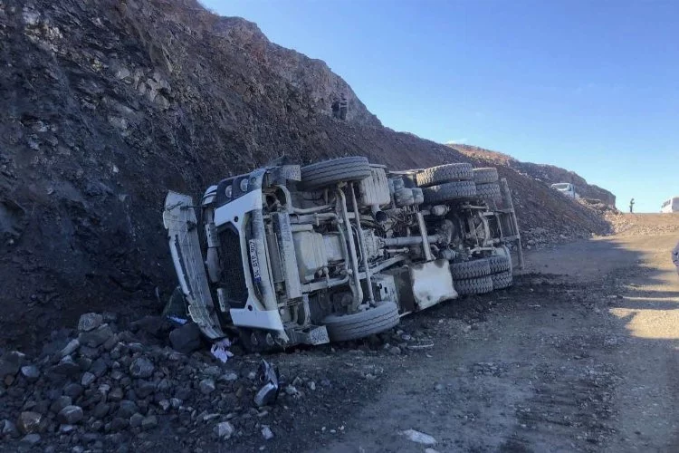 Aydın’da feci kaza: Yakıt kamyonu uçuruma yuvarlandı