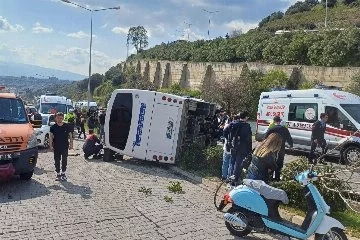 Aydın’da feci kaza: Yolcu minibüsü devrildi