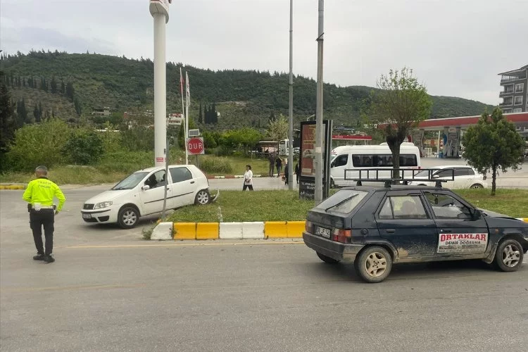Aydın'daki kazada iki otomobil çarpıştı: Yaralılar var