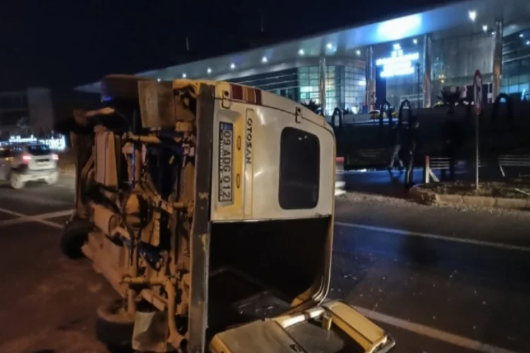 Aydın'da devrilen minibüsteki 2 kişi yaralandı