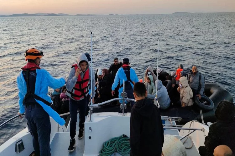 Yasadışı yollarla Yunanistan’a gitmek isteyen düzensiz göçmenler kurtarıldı