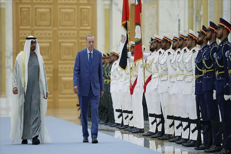 Cumhurbaşkanı Erdoğan, BAE'de resmi törenle karşılandı