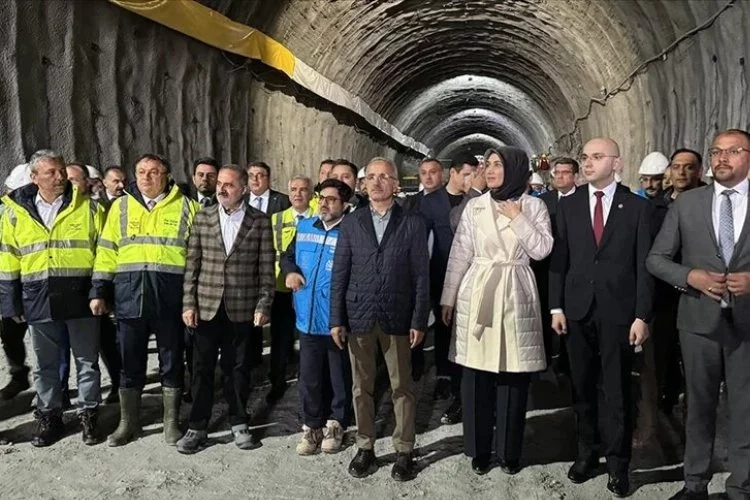 Bakan Uraloğlu'ndan "Ankara-İzmir Hızlı Tren Hattı" açıklaması: Tarih verdi!