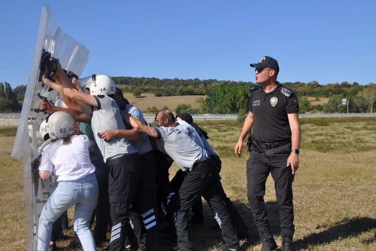 Bartın Üniversitesi güvenlik görevlilerine polisten eğitim