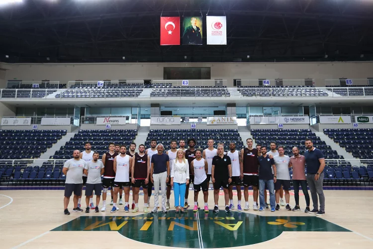 Başkan Doğan basketbol takımını ziyaret etti