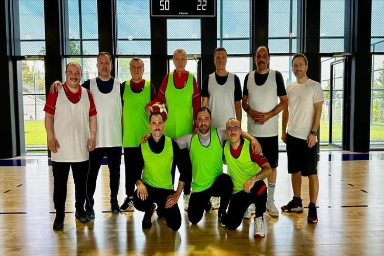 Cumhurbaşkanı Erdoğan, ekibiyle basketbol maçı yaptı