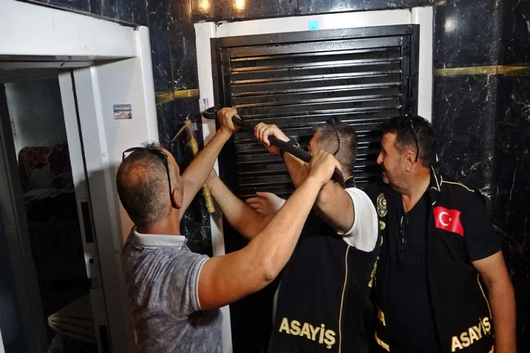 Antalya’da Özel Harekat polisinden uyuşturucu baskını
