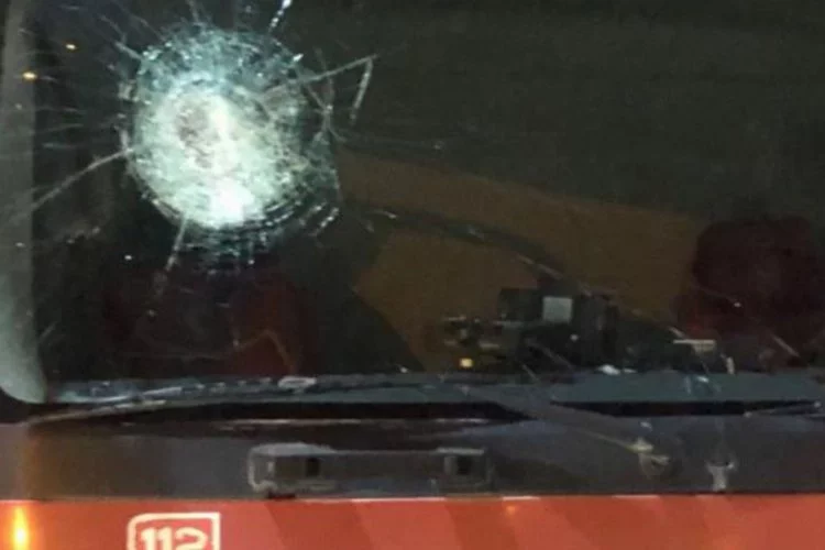 Batman’da izinsiz gösteri: İitfaiye aracının camı kırıldı