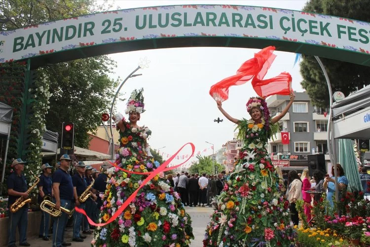 Bayındır'da Çiçek Festivali 25'inci kez kapılarını açtı