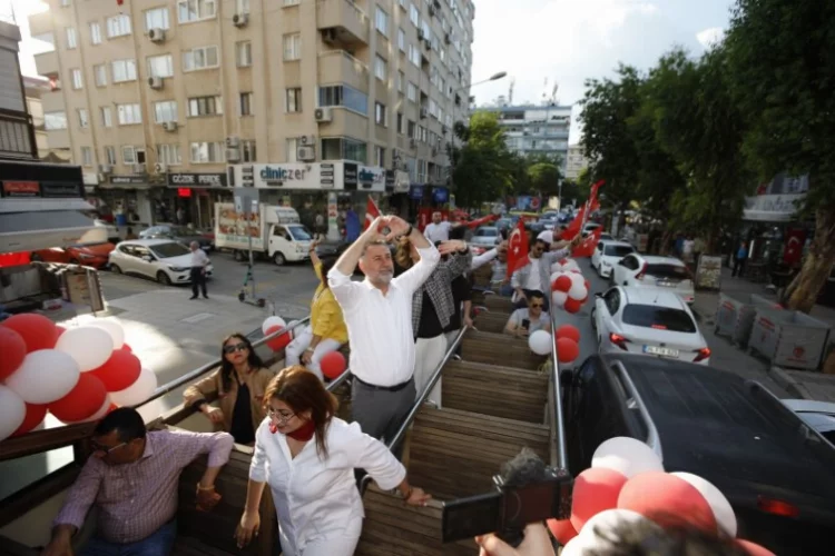 Bayraklı'da sokak sokak 19 Mayıs coşkusu!