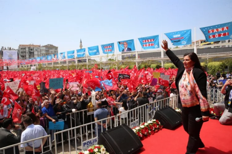 Aydın’da vatandaşlar Atatürk Kent Meydanı’na akın etti