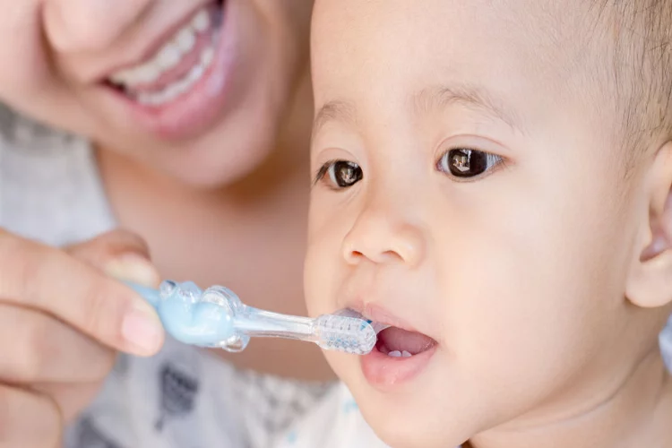 Diş bakımı bebeklikten başlamalı