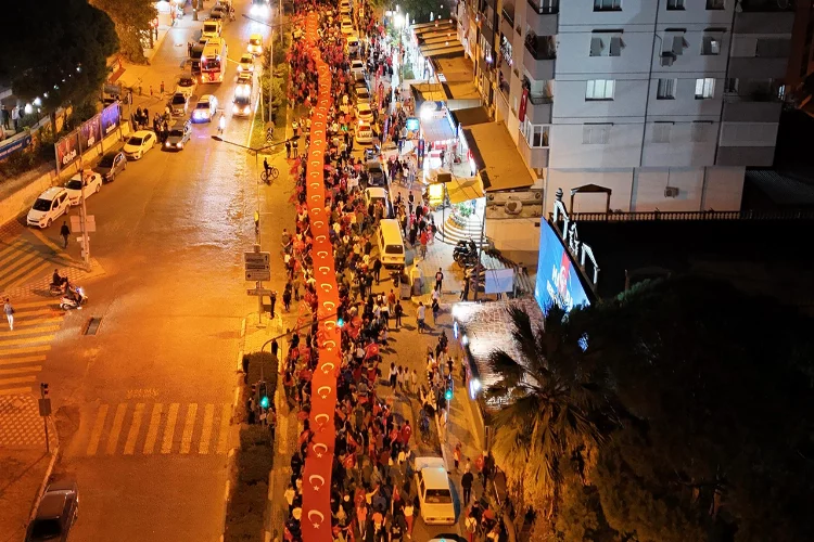 Bergama’da Cumhuriyet’in 100. Yılı coşkusu sokaklara taştı