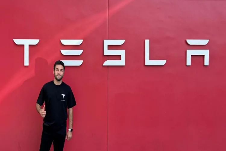 Yaşar Üniversitesi mezunu Öztemel, Tesla'da işe girdi