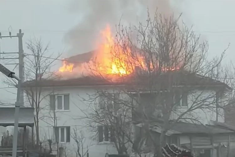 Bilecik’te yangın: Müstakil ev alevlerin arasında kaldı
