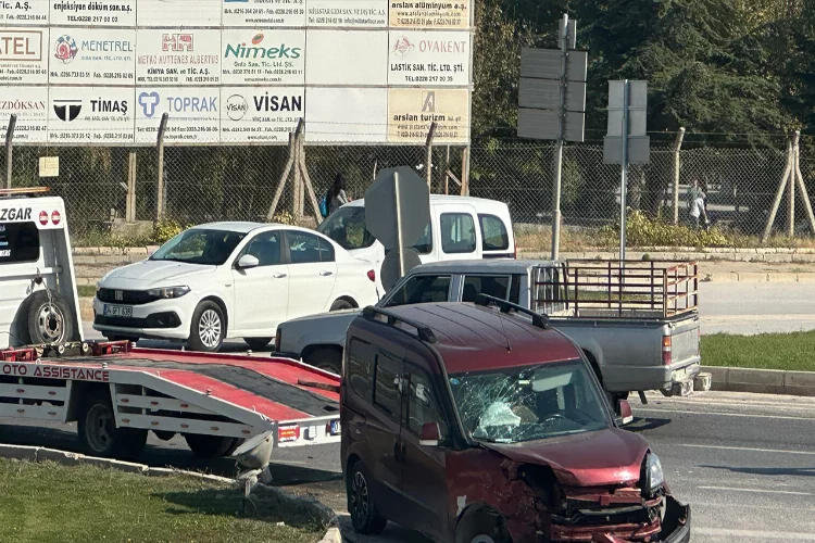 Bilecik'te kaza: Hafif ticari araç ile otomobil çarpıştı