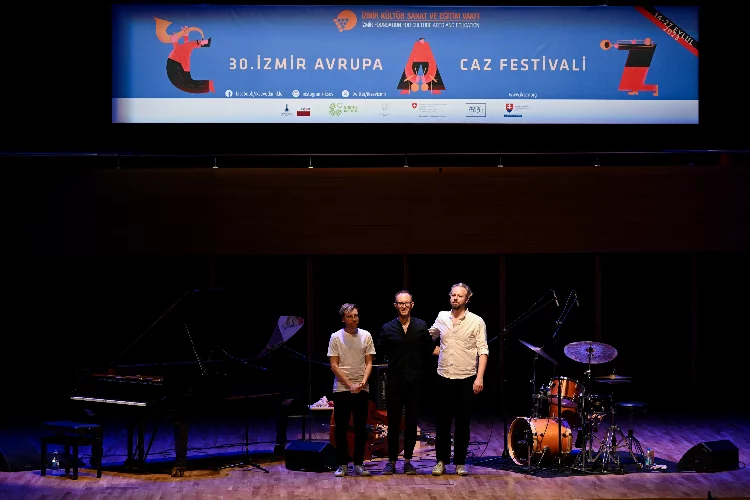 Uri Gincel Trio İzmir'de sahneye çıktı