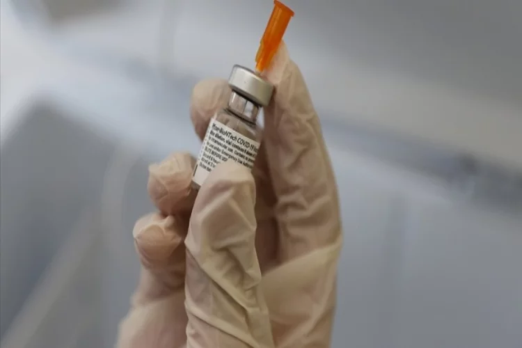 BioNTech ve Pfizer, Kovid-19 aşısının AB'de 12-15 yaş aralığında kullanımı için EMA'ya başvurdu