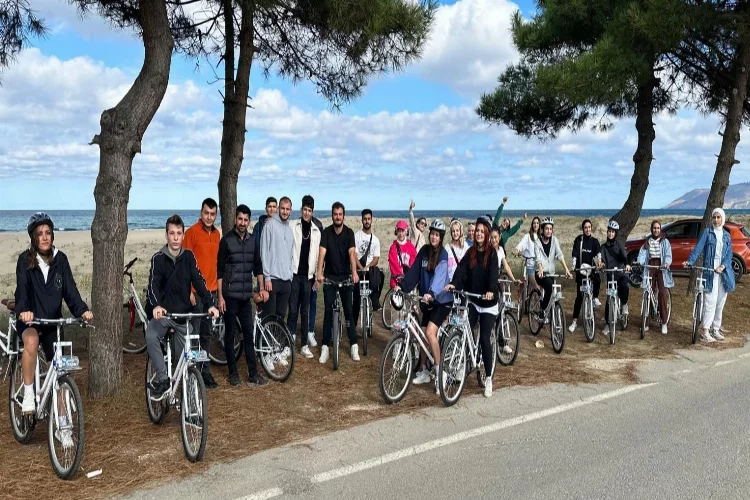 Sinop'ta üniversiteli gençlerden bisiklet turu