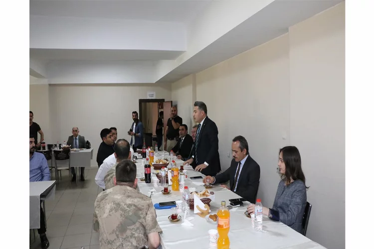 Bitlis’te gaziler onuruna yemek programı düzenlendi