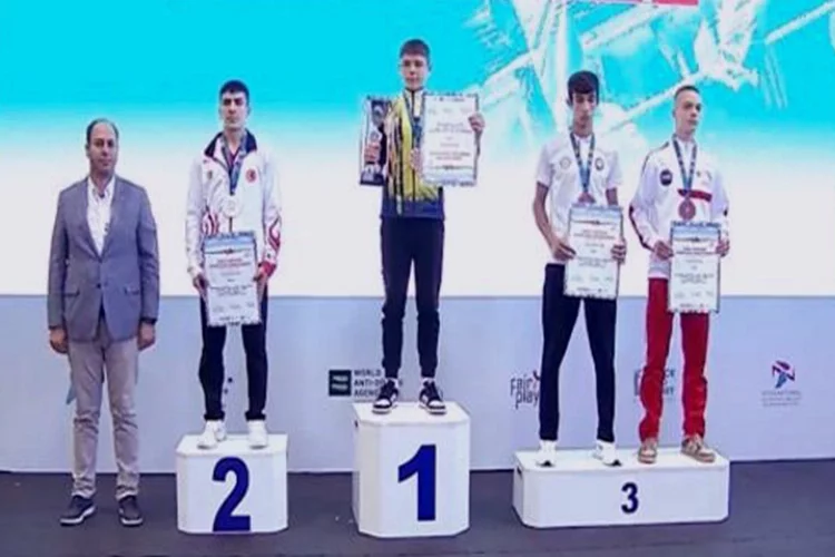 Kick boksta Elazığlı sporculardan madalya gururu