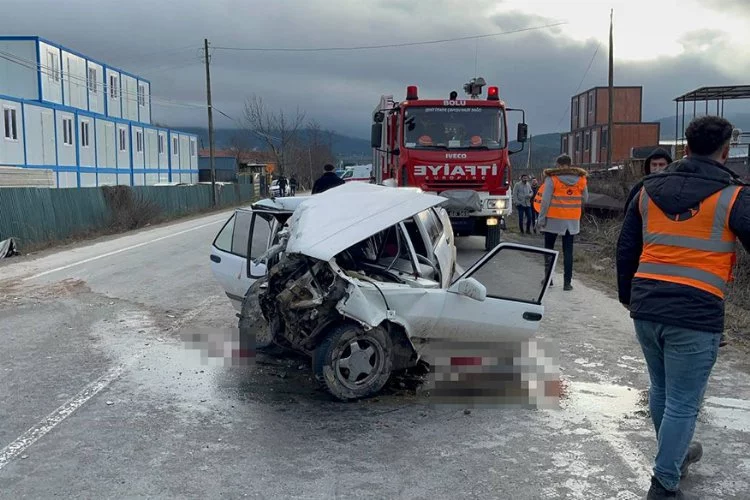 Bolu'da kaza... Otomobil kağıt gibi ezildi