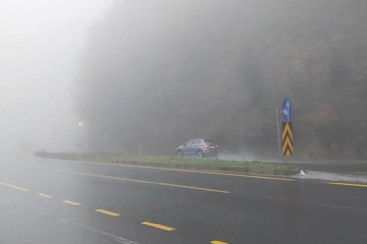 Sürücüler dikkat! Bolu Dağı'nda sağanak ve sis etkili oluyor