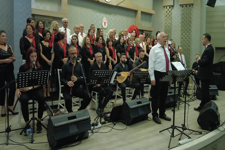 Atatürk Bornova’da Türk halk müziği konseri ile anıldı
