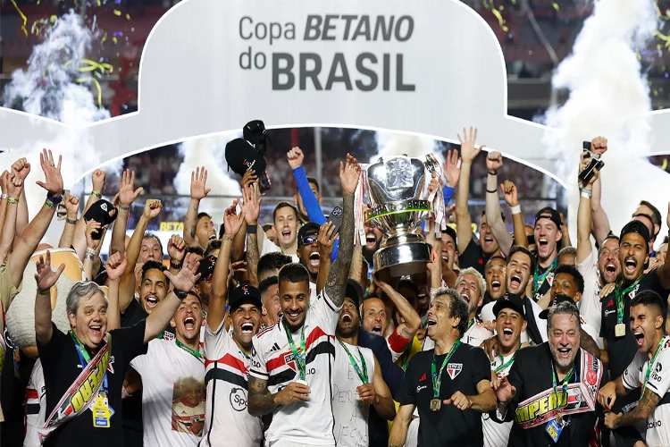 Sao Paulo tarihinde bir ilk: Brezilya Kupası’nı kazandı