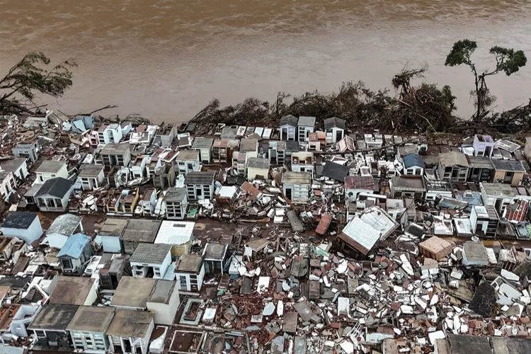 Brezilya'daki sel felaketi 143 can aldı