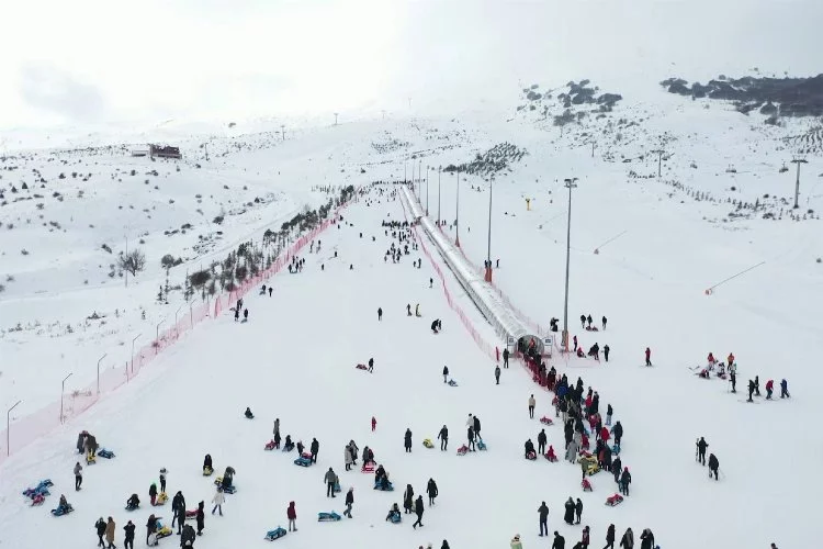 Burası Türkiye'nin en ekonomik kayak merkezi... Kayak tutkunları akın ediyor