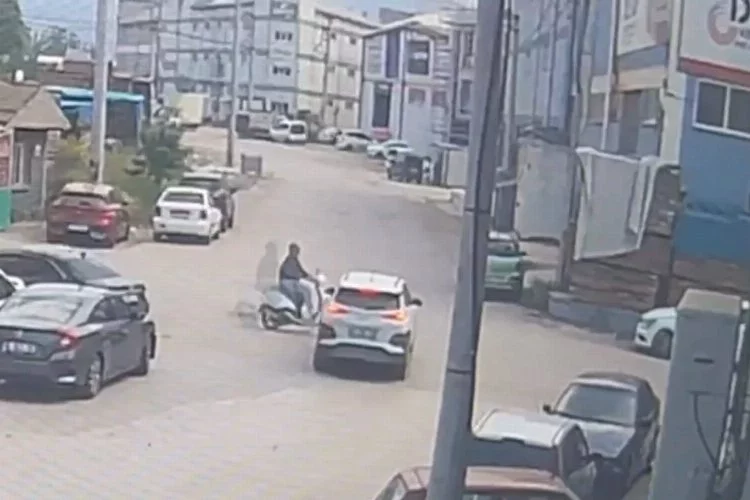 Bursa'da motosiklet otomobil ile çarpıştı: 1 yaralı