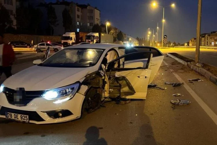 Bursa'da otomobiller çarpıştı: Yaralılar var