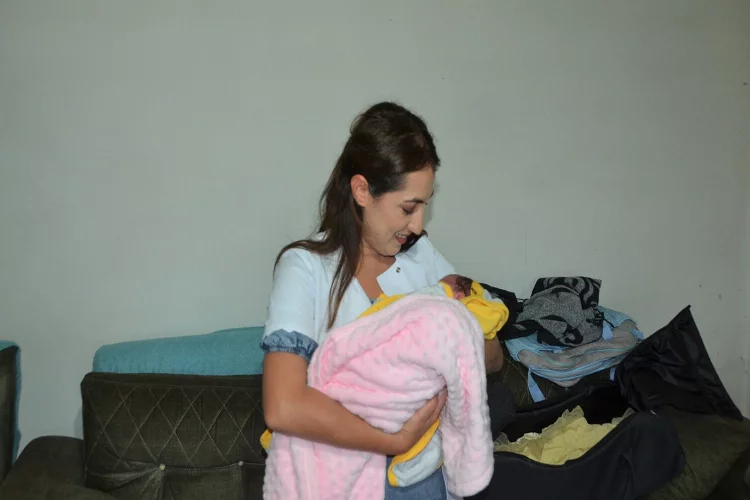 Riskli gebelik durumu olan kadın, evde doğum yaptı