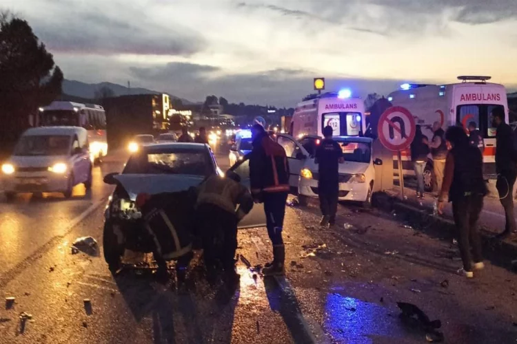 Bursa’da feci trafik kazası: 1 ölü, 6 yaralı