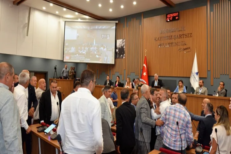 Büyükşehir’de Cumhur  İttifakı meclisi terk etti