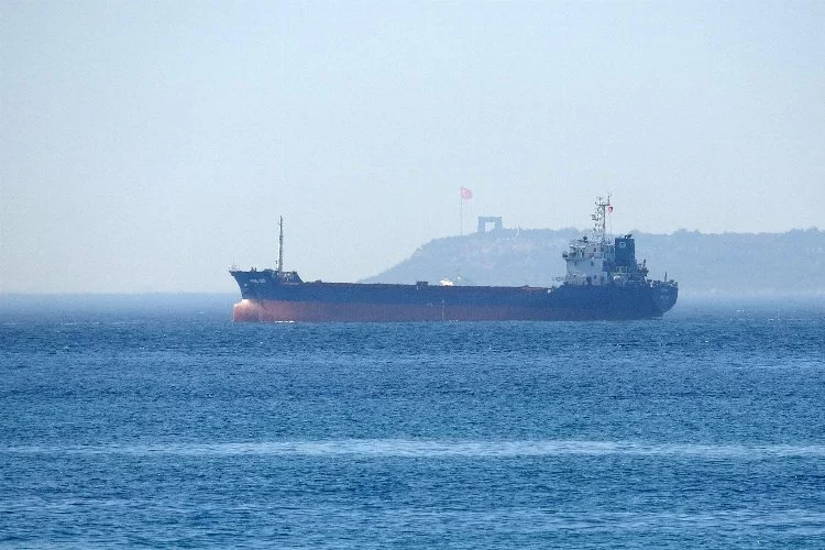 Çanakkale Boğazı'nda dümen arızası: Gemi Karanlık Liman bölgesine çekildi